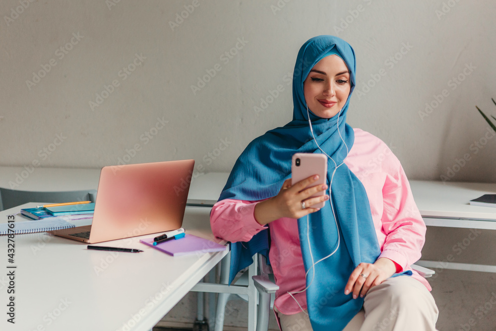 Wall mural muslim woman in hijab working in office room