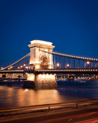 Obraz premium Illuminated Chain Bridge in Budapest on a summer night