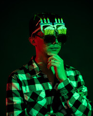 A guy in funny glasses with a green and red light