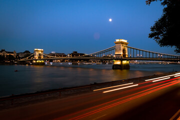 Fototapeta premium Illuminated Chain Bridge in Budapest on a summer night