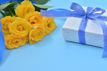 Yellow roses with gift box