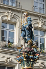 Statue auf dem Gerechtigkeitsbrunnen, Bern, Schweiz