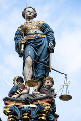 Fototapeta na wymiar Statue auf dem Gerechtigkeitsbrunnen, Bern, Schweiz