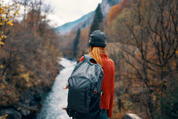 Obraz premium woman hiker in the east near the river mountains landscape travel