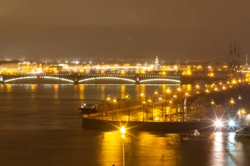 Foto op Plexiglas View of the embankment of the city of St. Petersburg at night with drawbridges © Contarez