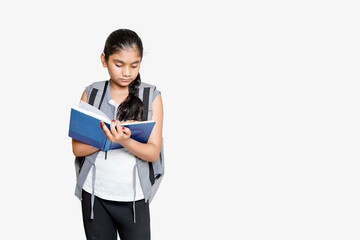 Obraz premium indian girl writing on notebook