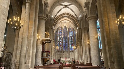 Fototapeta na wymiar interior of the church of the holy sepulchre