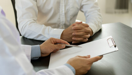 A male doctor provides consultation and treatment, soothes patients in ambulances.
