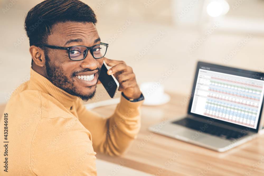Aufkleber successful black guy trader having business conversation while working online