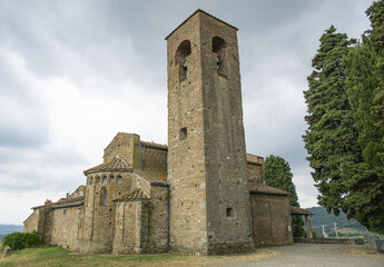 Fototapeta na wymiar Abbazia di San Leonardo ad Artimino