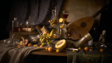 Fotografia jak malarstwo olejne przedstawiająca martwą naturę z rogiem myśliwskim, lutnią  i owocami w stylu starych mistrzów malarstwa holenderkiego.