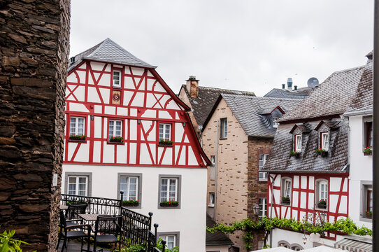 Beilstein, St&auml;dtchen, Stadtmauer, historische H&auml;user, Pfarrkirche, Mosel, Moseltal, Weinberge, Flussschifffahrt, Cochem-Zell, Rheinland-Pfalz, Fr&uuml;hling, Deutschland