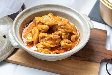 Spicy Chicken Panang, Thai food in ceramic cups