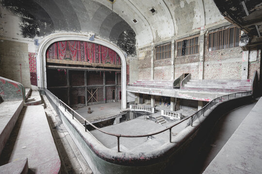 Urbex Theater