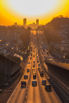 夕刻の名神高速道路(茨木IC-高槻JCT間)