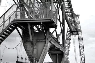 Foto op Canvas Newport Transporter Bridge, constructed in 1902 crosses the River Usk in Newport and is a grade 1 listed structure with cantilevered sections, the main girder truss gives it an overall length of 232m © 3 Eyed Raven