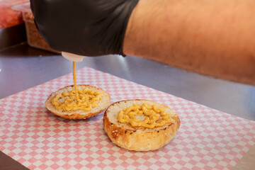 Pr&eacute;paration d'un hamburger