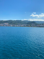 Naklejka premium sea and mountains