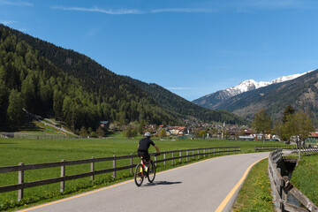 mountainbike pedalare bici bike sport ciclabile val di sole strada ciclabile montagna sport...