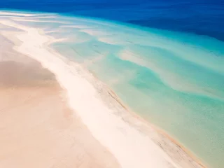 Stickers pour porte Plage de Sotavento, Fuerteventura, Îles Canaries Plage de sable blanc avec fond d& 39 eau turquoise. Prise de vue aérienne par drone.