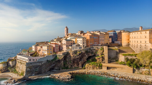 Vue en drone de la face Nord de la Citadelle de Bastia. C'est un quartier historique de la ville. Elle a &eacute;t&eacute; fond&eacute;e au XIVe si&egrave;cle par les G&eacute;nois