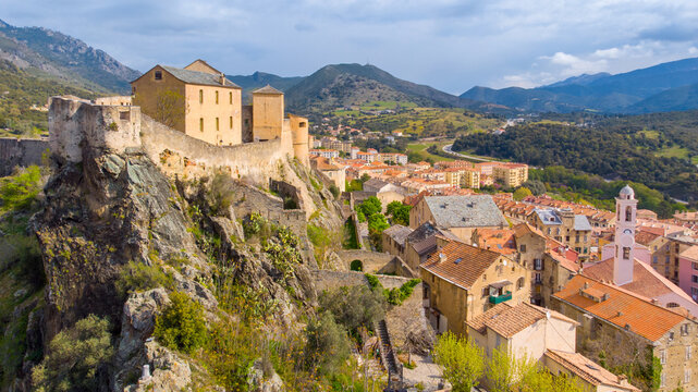 Corse, Corte, Vue en drone de la citadelle de Corte. Sur les six citadelles corses, la citadelle de Corte est la seule &agrave; l'int&eacute;rieur des terres. 