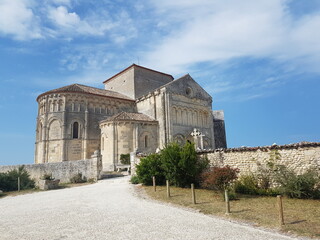 Fototapeta na wymiar Eglise Sainte Radegonde, Talmont sur Gironde, Charente Maritime, France, septembre 2019