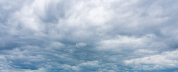 Obraz premium Dark sky with thunderstorm clouds