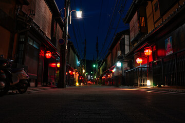 Fototapeta na wymiar Straßen von Gion bei Nacht