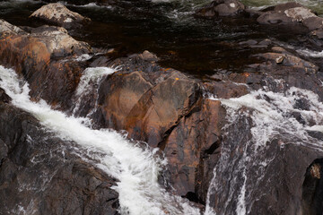 Stream cascading by rocks