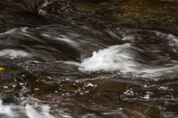 Stream cascading by rocks