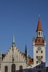 Obraz premium Old Town Hall (Altes Rathaus, 1470 - 1480) building at Marienplatz square in Munich. Munich is the capital and largest city of the German state of Bavaria.