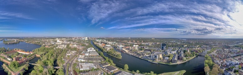 Fototapeta na wymiar Ein Blick von oben auf Berlin Spandau im Mai 2021