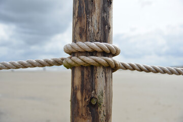Seil knoten Pfahl Strand symbol