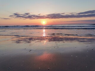 Fototapeta na wymiar The reflection of the sun on the beach 2