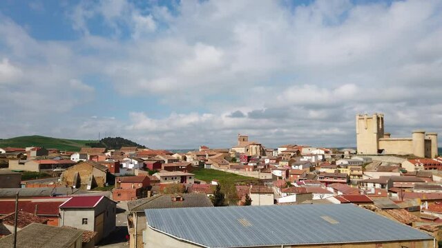 Panoramic view of the village of Torrelobaton, with the castle at the top