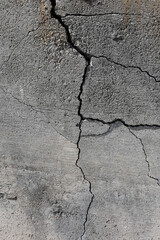 コンクリートの亀裂 8　縦位置