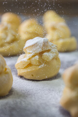 Pour the cream on the table ready to serve.