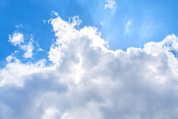 The blue sky is white clouds