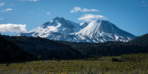 Fototapeta premium Sunrise on Mount Shasta, California