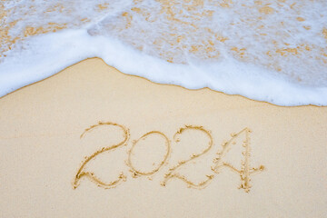 沖縄　美しい白砂のビーチに2024 新年