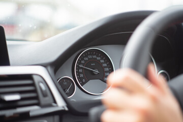 車 メーター スピード デザイン 視認性