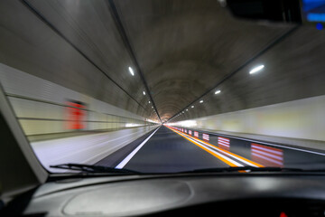高速道路 トンネル 運転 注意 事故 危険 安全 居眠り