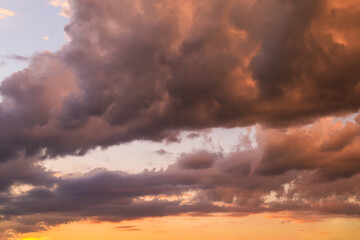 Obraz premium Dramatic clouds at the sunset In the nature