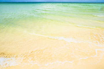 Fototapeta na wymiar 沖縄　宮古諸島 下地島の１７エンド ありえないほど美しい海と幻のビーチ
