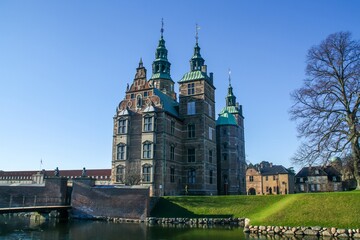 Vista derecha del castillo de Rosenborg (danés: Rosenborg Slot). Es un castillo renacentista ubicado en Copenhague, Dinamarca.