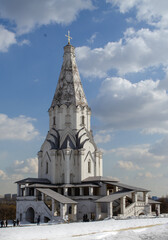 Obraz premium Church of the Ascension in Kolomenskoye. Parks in Moscow. Kolomenskoye park. Russian church. Religion