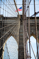 Obraz premium Abstract view of the American Flag and the Brooklyn bridge in the USA