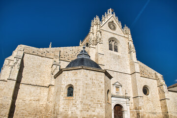 Fachada occidental de San Antolín catedral de Palencia, de estilo gótico y románico siglo XIV