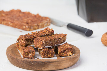 bar with chocolate protein and unsweetened nuts